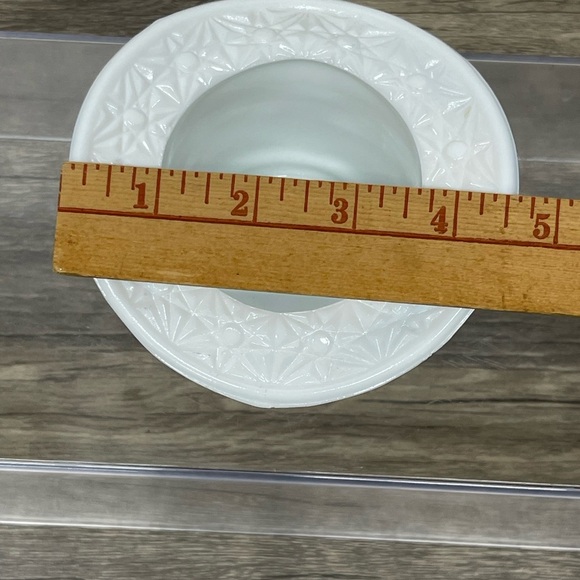 Vintage 1950s Fenton White Milk Glass Top Hat Daisy Dot Pattern Small 4" Planter - Picture 6 of 6